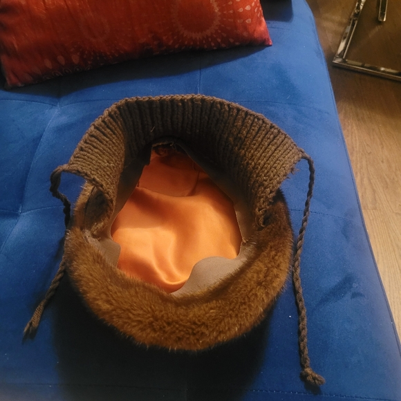 Fur hat - Picture 10 of 11